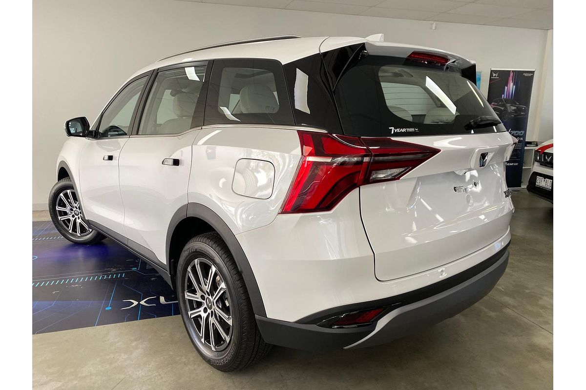 2024 Mahindra XUV700 AX7L
