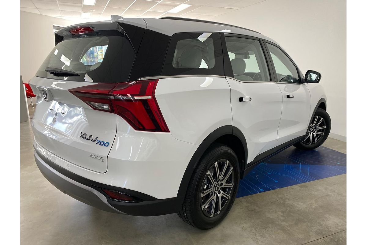 2024 Mahindra XUV700 AX7L