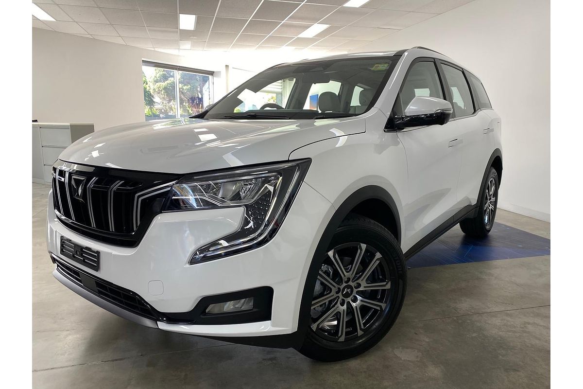 2024 Mahindra XUV700 AX7L