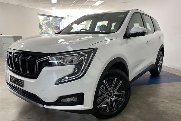 2024 Mahindra XUV700 AX7L