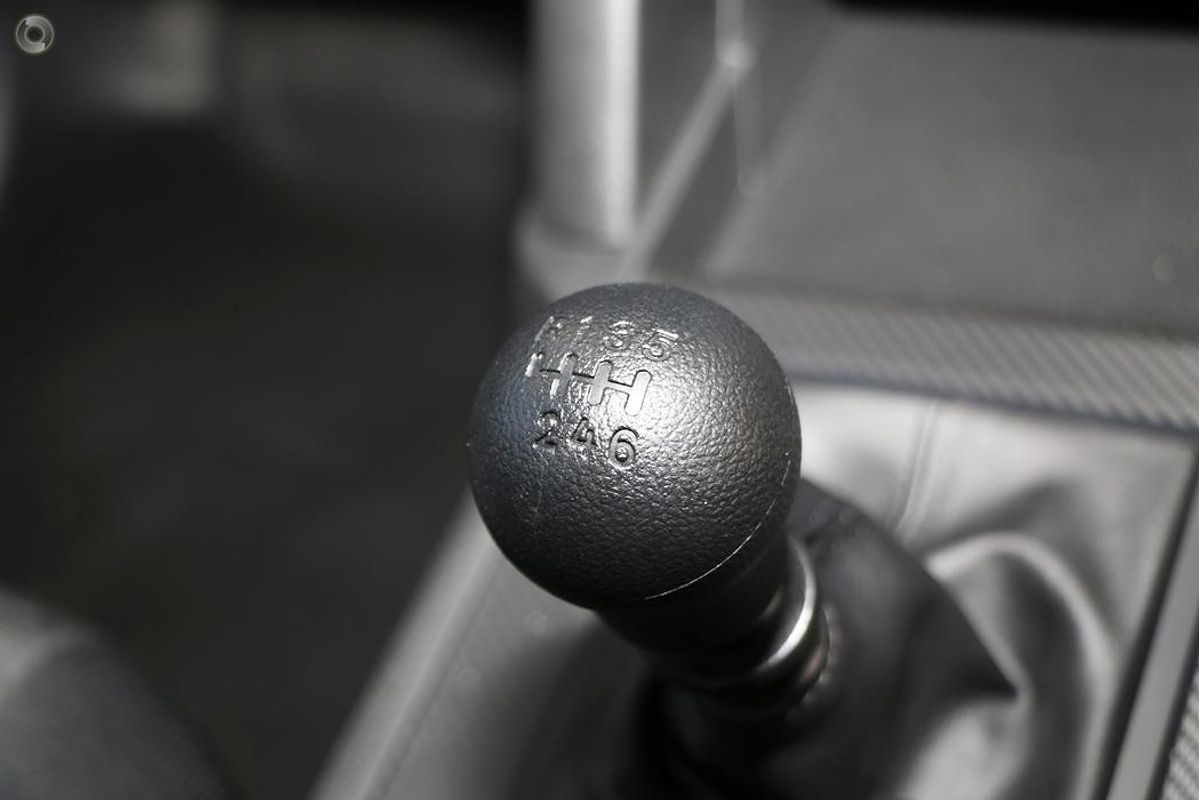 2025 Mitsubishi Triton GLX MV 4X4