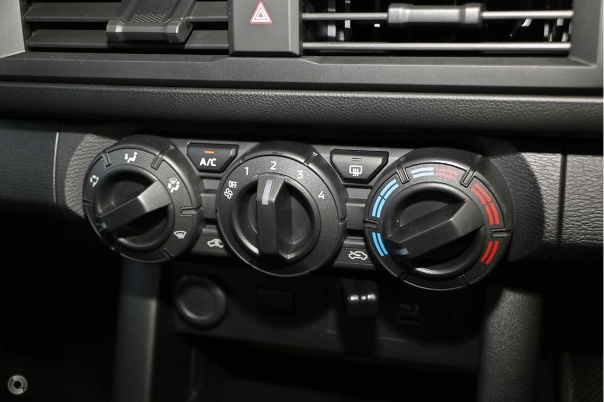 2025 Mitsubishi Triton GLX MV 4X4
