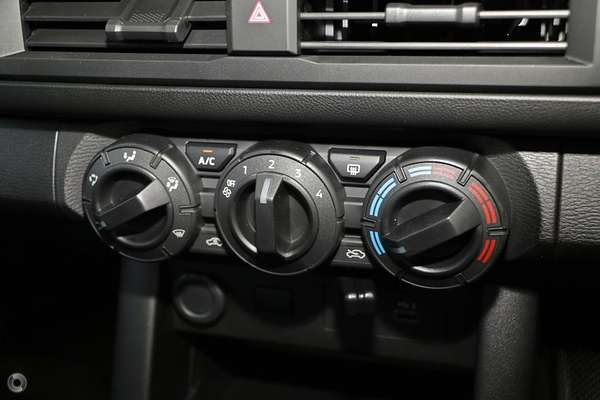 2025 Mitsubishi Triton GLX MV 4X4