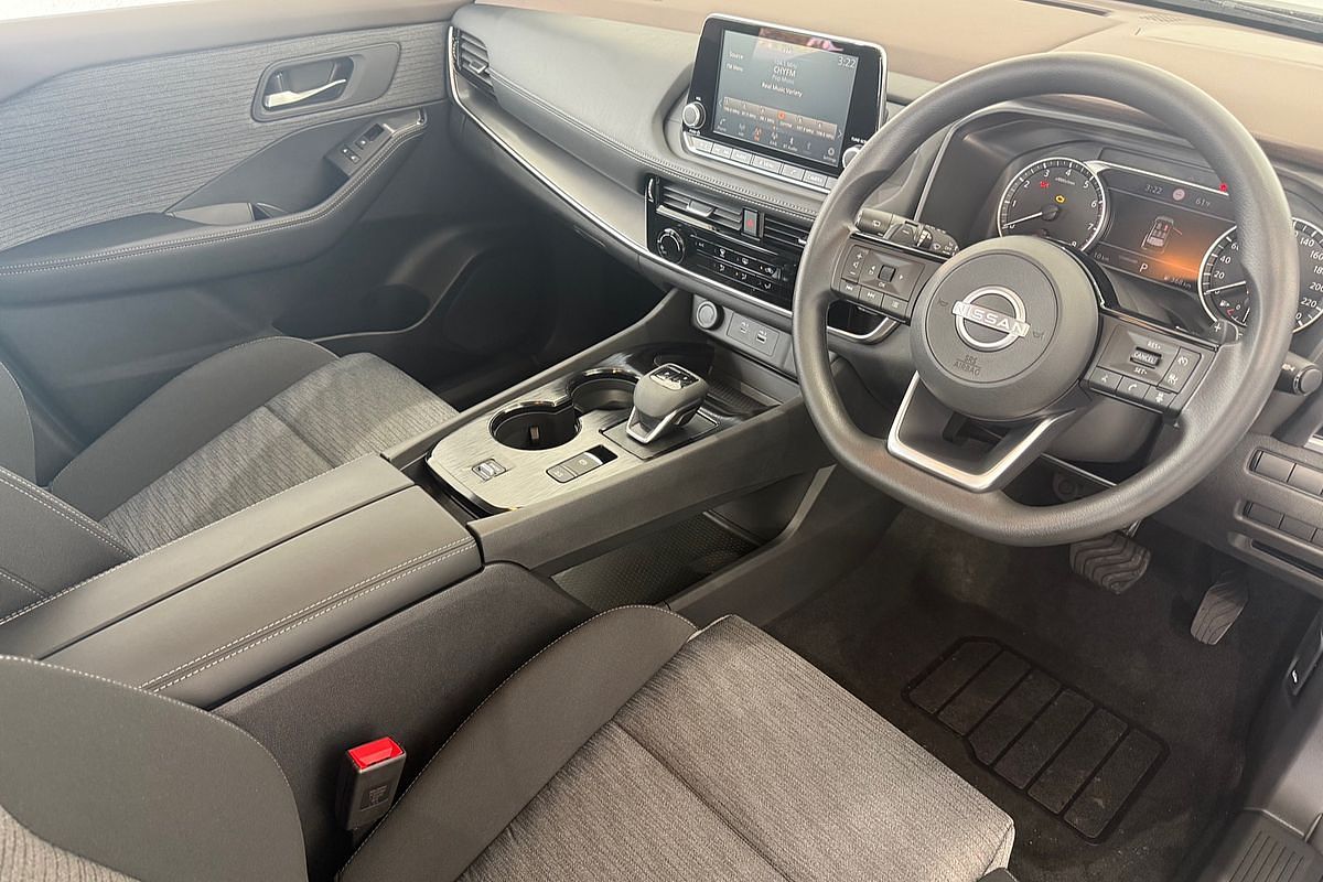 2025 Nissan X-TRAIL ST T33