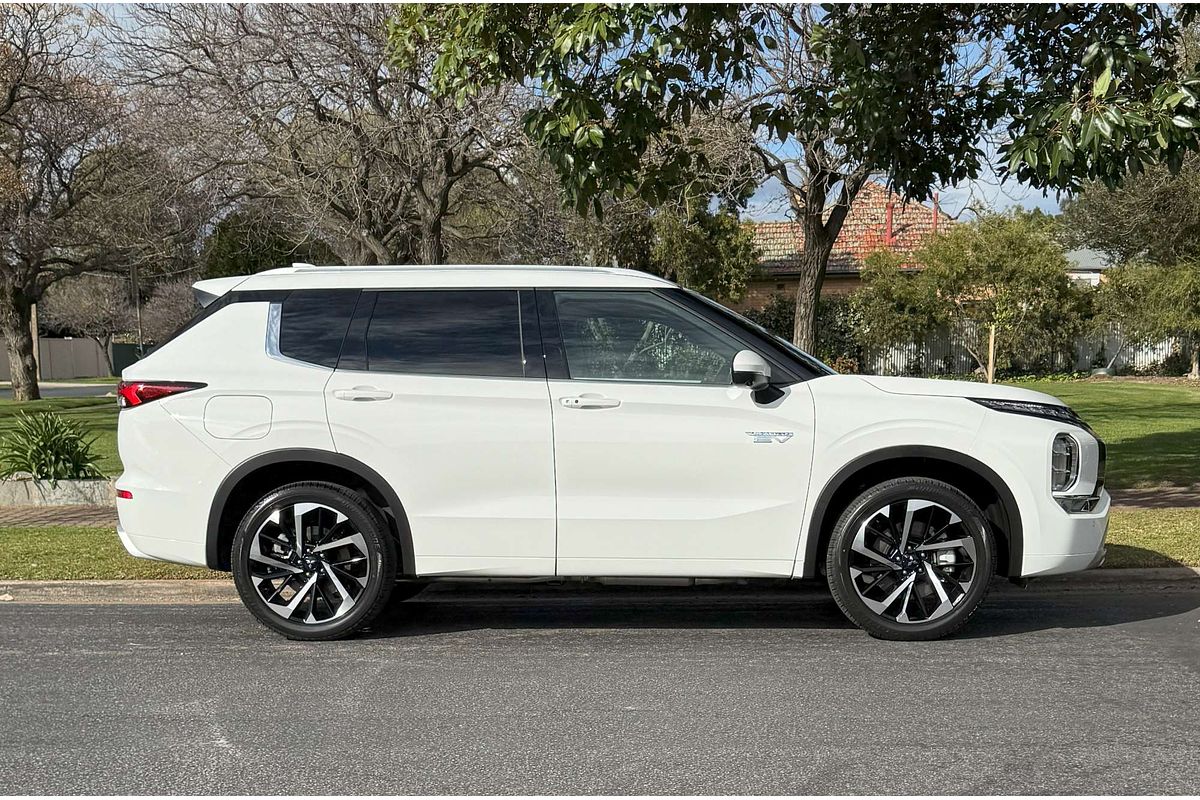 2024 Mitsubishi Outlander PHEV Exceed ZM