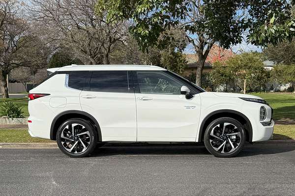 2024 Mitsubishi Outlander PHEV Exceed ZM