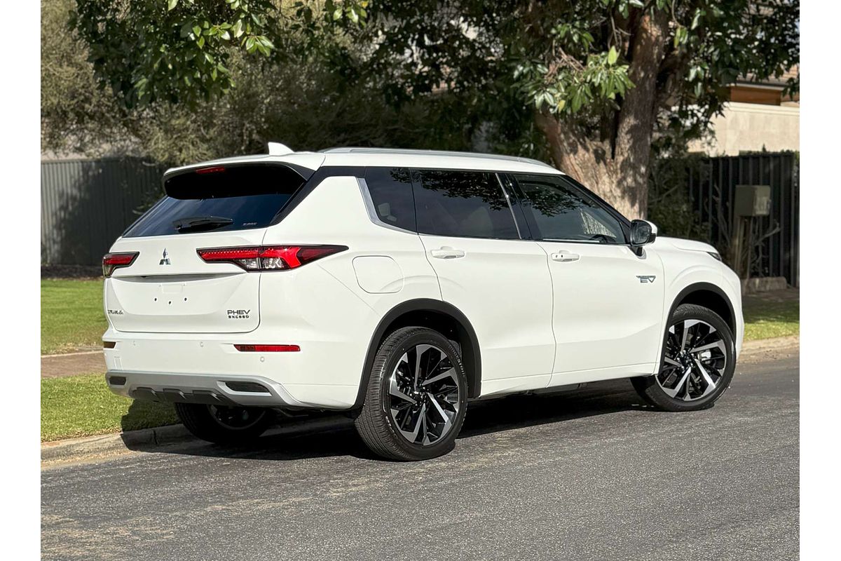 2024 Mitsubishi Outlander PHEV Exceed ZM
