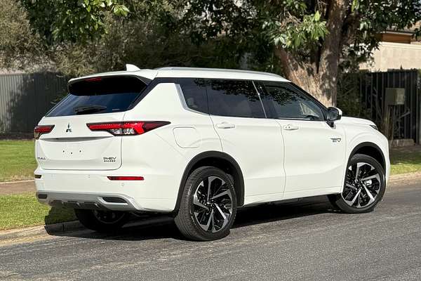 2024 Mitsubishi Outlander PHEV Exceed ZM