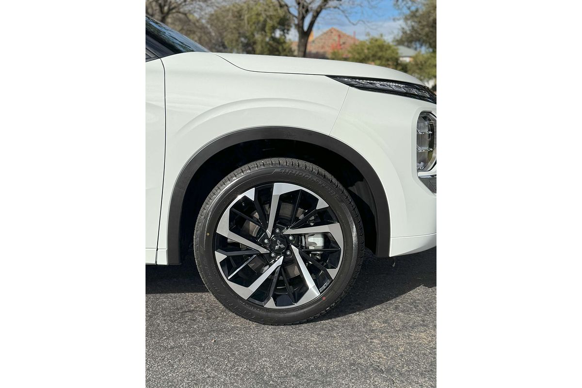 2024 Mitsubishi Outlander PHEV Exceed ZM