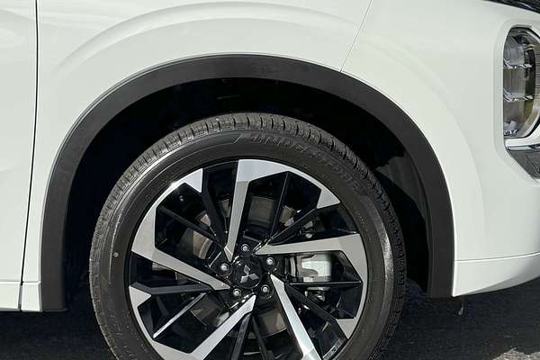 2024 Mitsubishi Outlander PHEV Exceed ZM