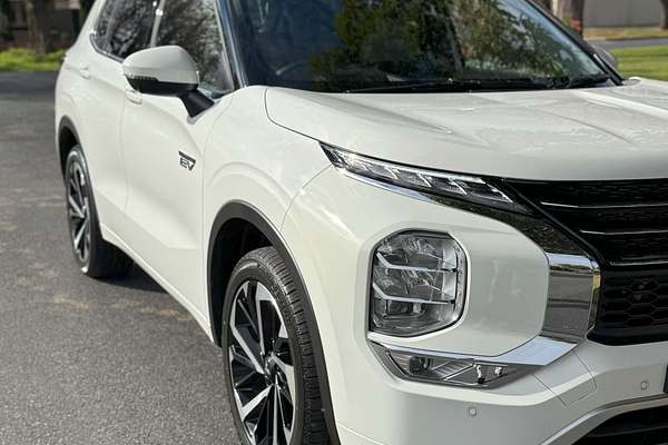 2024 Mitsubishi Outlander PHEV Exceed ZM