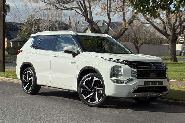 2024 Mitsubishi Outlander PHEV Exceed ZM