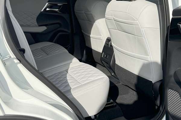 2024 Mitsubishi Outlander PHEV Exceed ZM