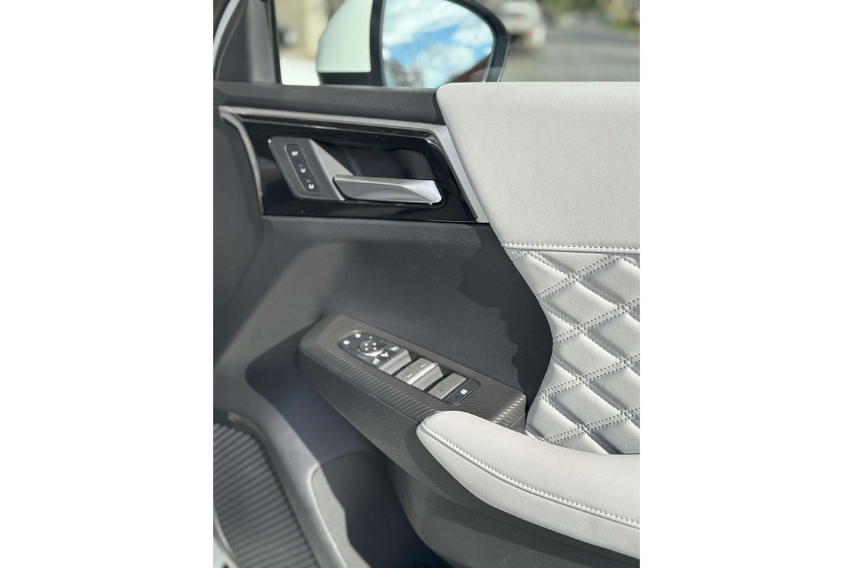 2024 Mitsubishi Outlander PHEV Exceed ZM