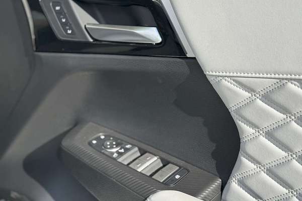 2024 Mitsubishi Outlander PHEV Exceed ZM