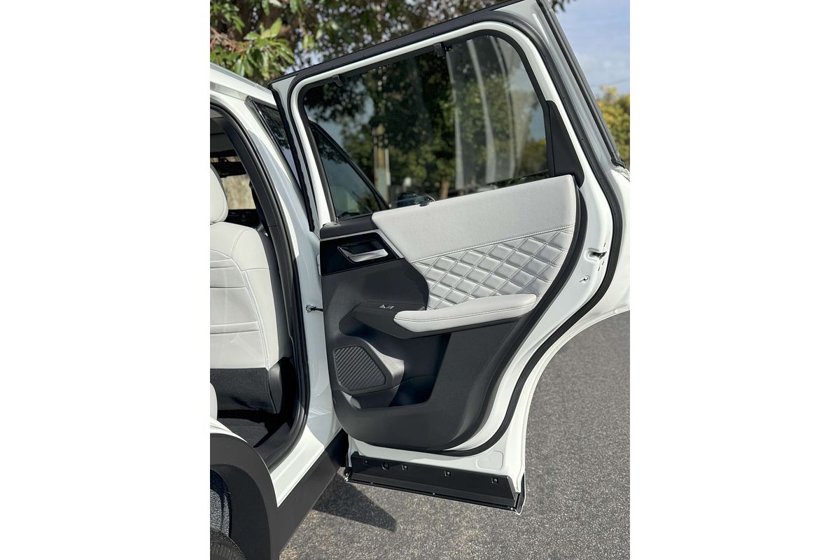 2024 Mitsubishi Outlander PHEV Exceed ZM