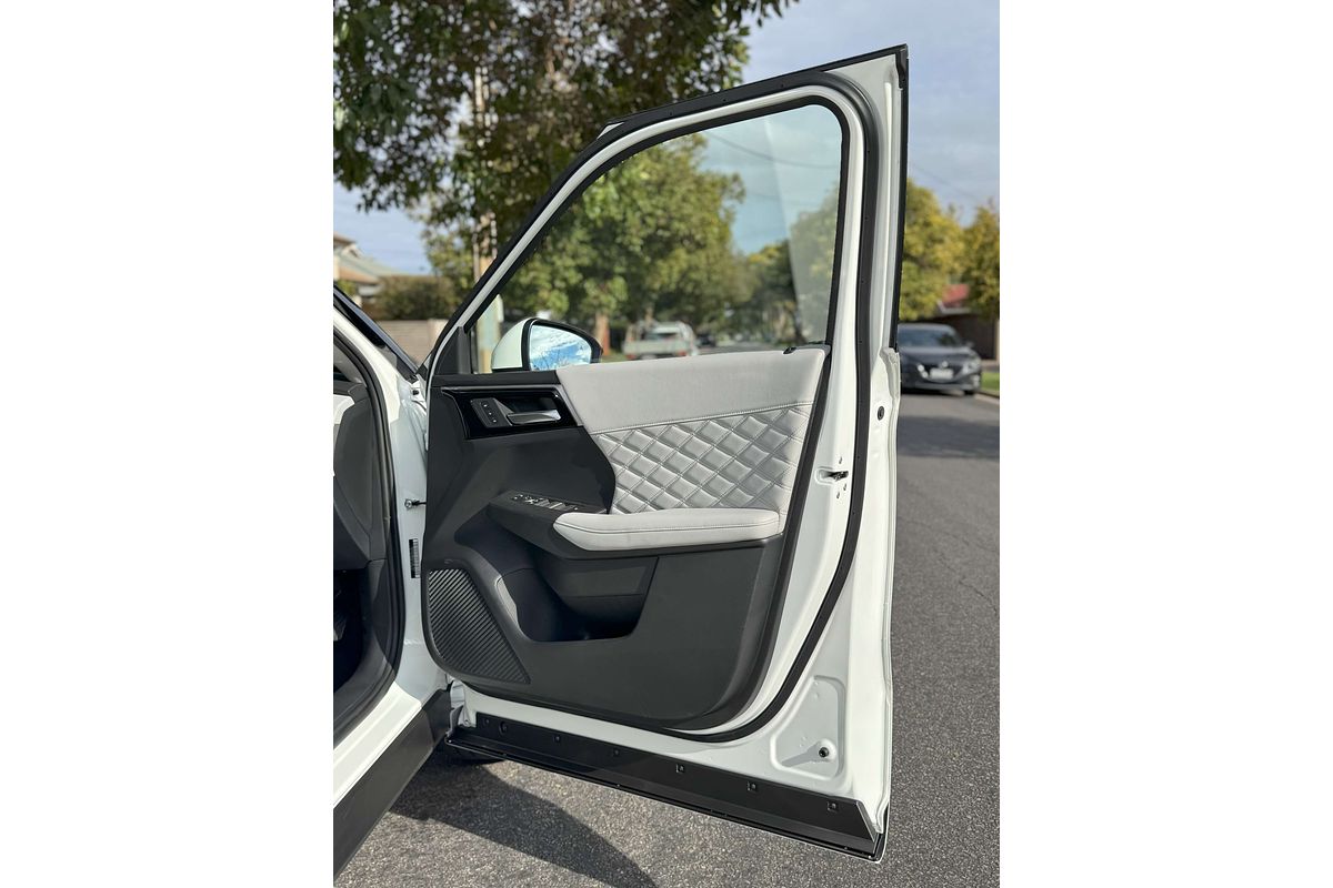 2024 Mitsubishi Outlander PHEV Exceed ZM