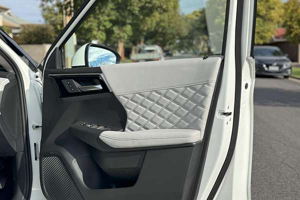 2024 Mitsubishi Outlander PHEV Exceed ZM