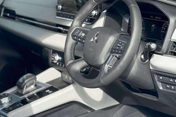 2024 Mitsubishi Outlander PHEV Exceed ZM