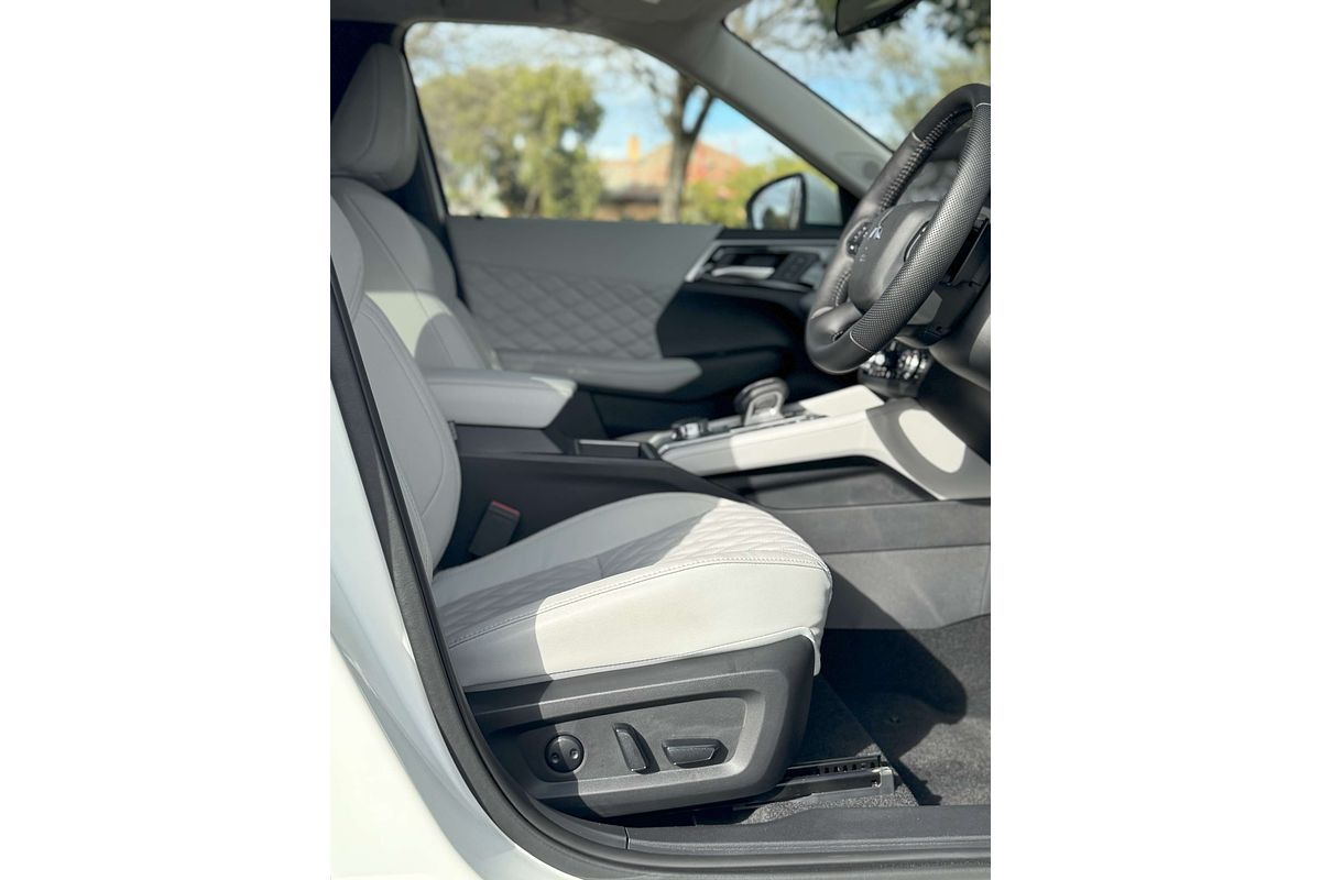 2024 Mitsubishi Outlander PHEV Exceed ZM