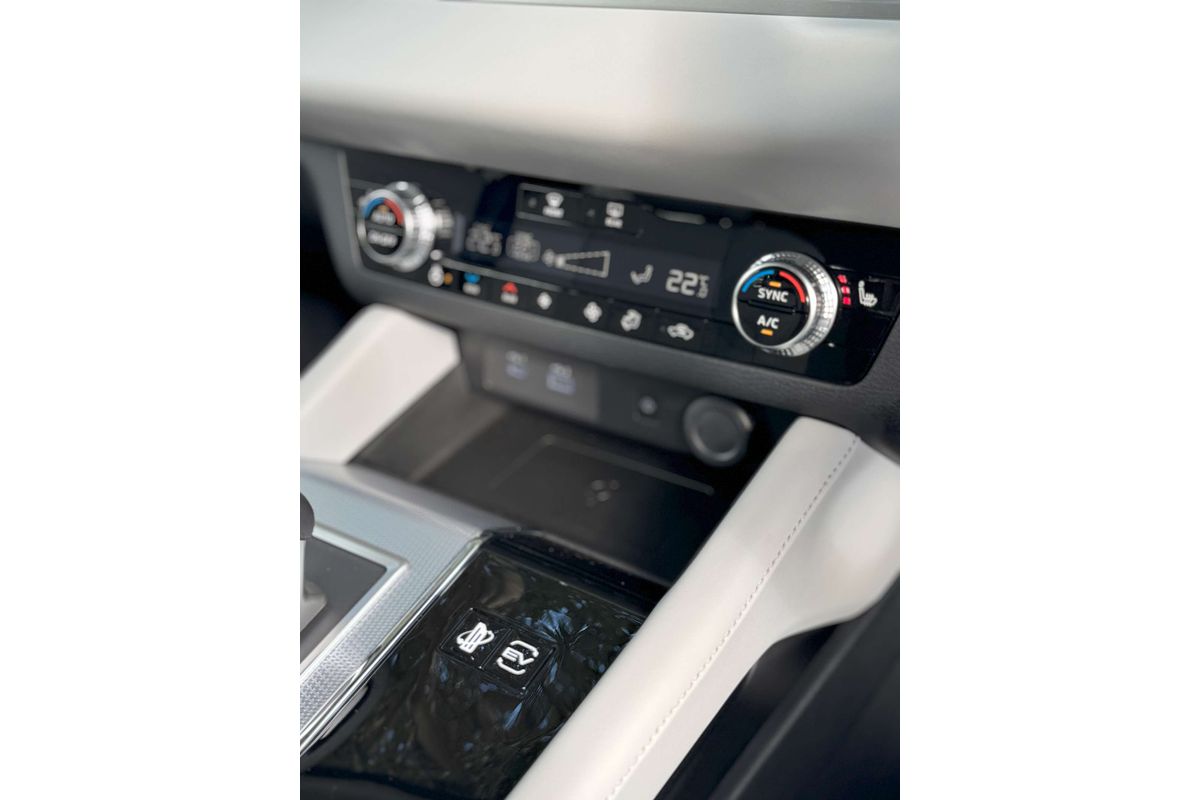 2024 Mitsubishi Outlander PHEV Exceed ZM