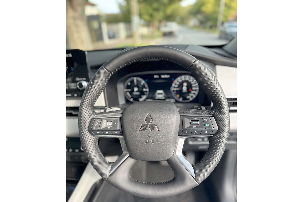 2024 Mitsubishi Outlander PHEV Exceed ZM