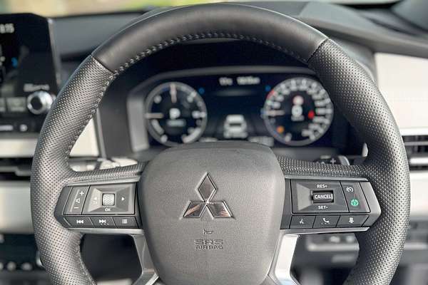 2024 Mitsubishi Outlander PHEV Exceed ZM