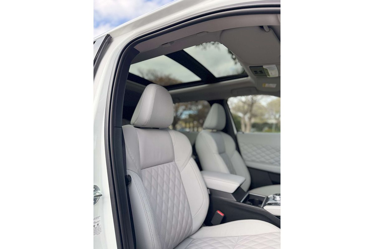 2024 Mitsubishi Outlander PHEV Exceed ZM