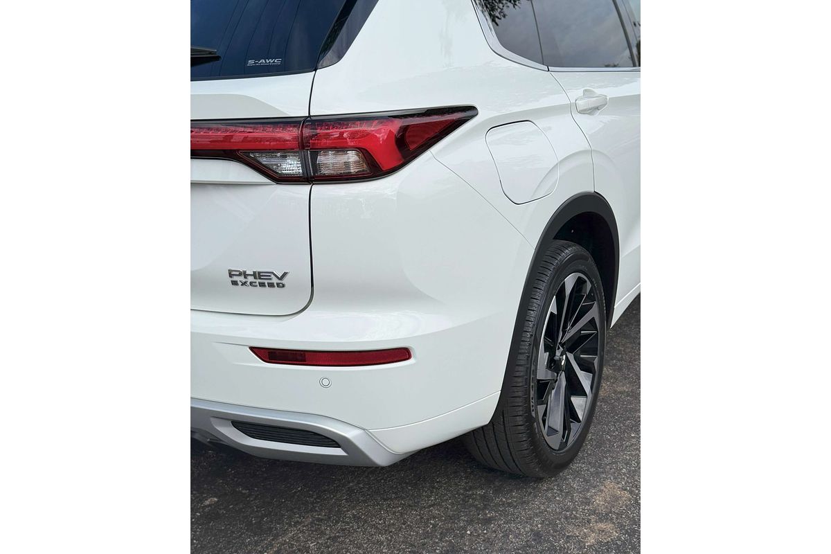 2024 Mitsubishi Outlander PHEV Exceed ZM