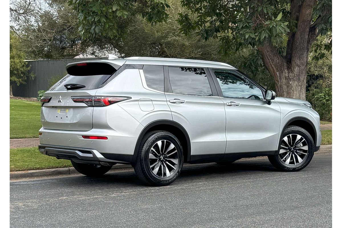 2025 Mitsubishi Outlander LS ZM