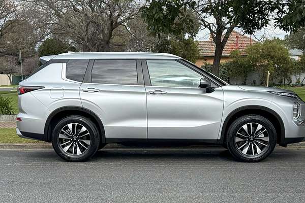 2025 Mitsubishi Outlander LS ZM
