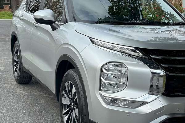 2025 Mitsubishi Outlander LS ZM