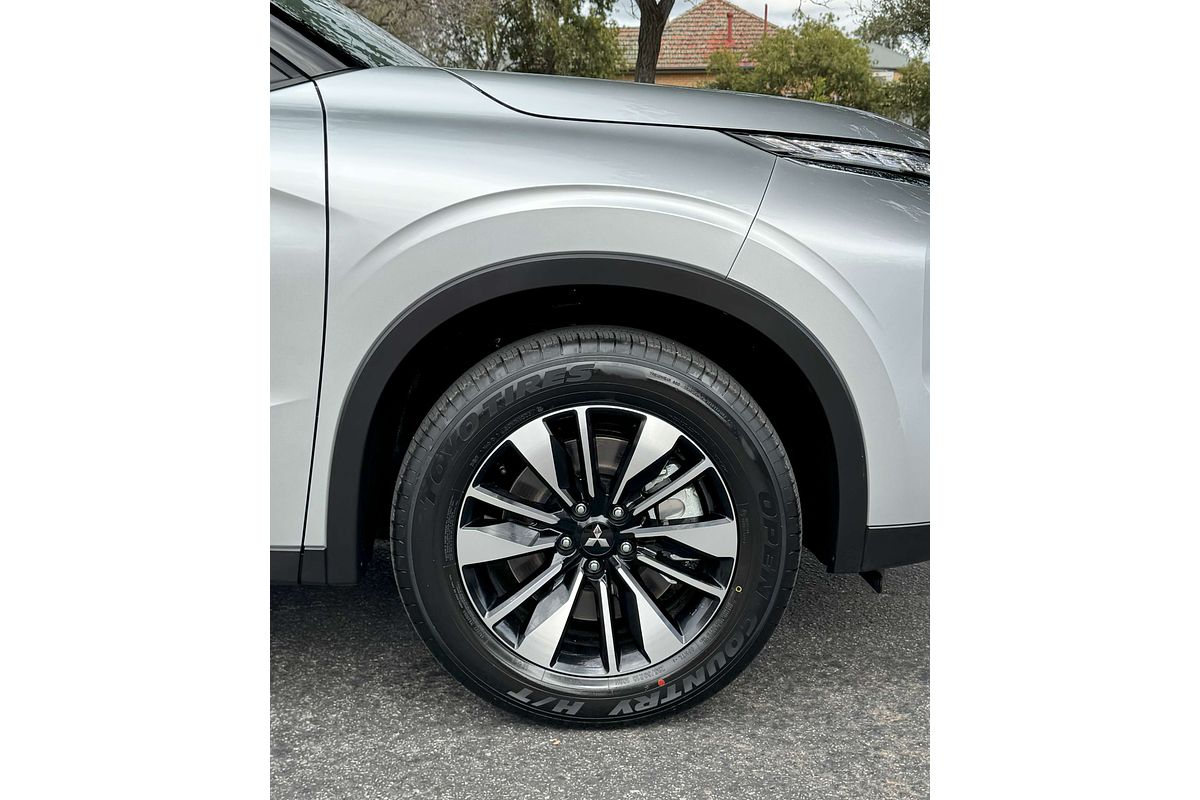 2025 Mitsubishi Outlander LS ZM