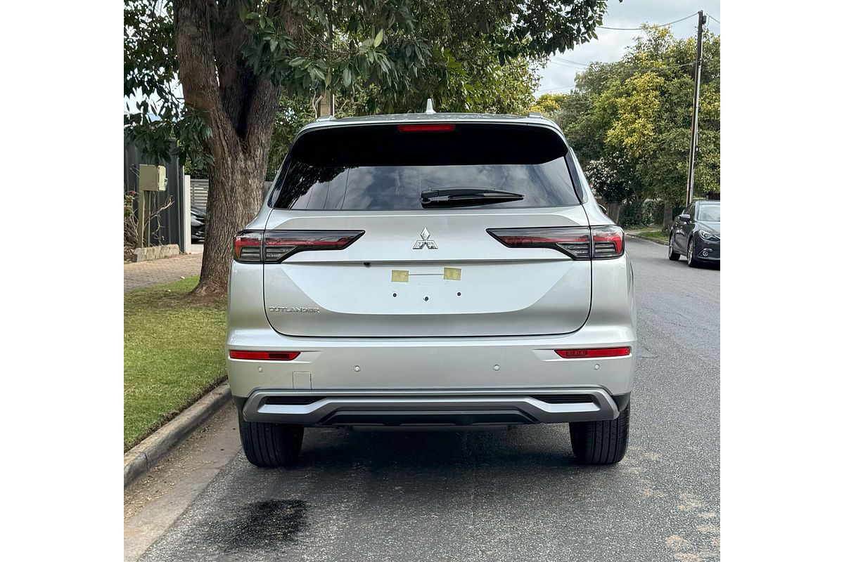 2025 Mitsubishi Outlander LS ZM