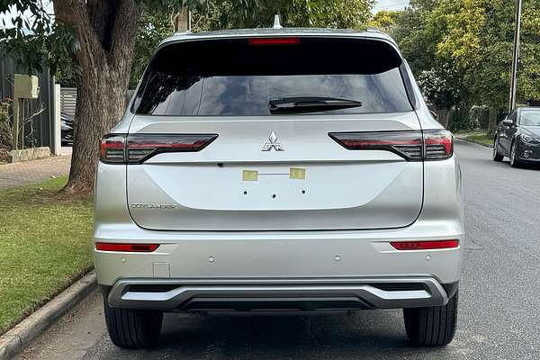 2025 Mitsubishi Outlander LS ZM