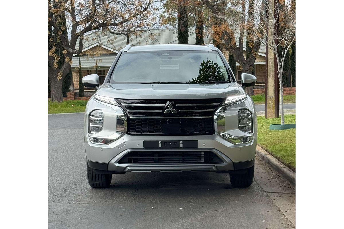 2025 Mitsubishi Outlander LS ZM