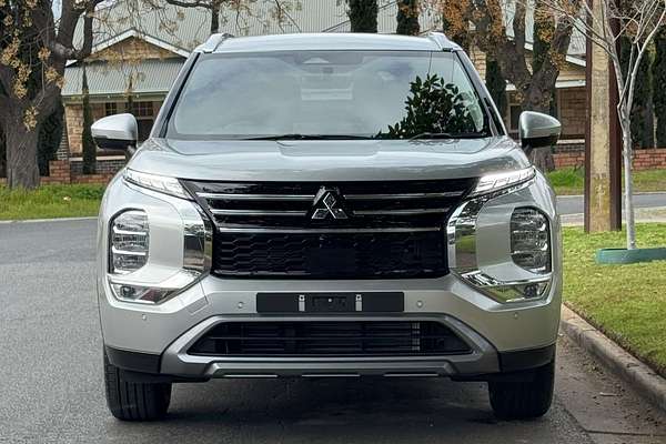 2025 Mitsubishi Outlander LS ZM