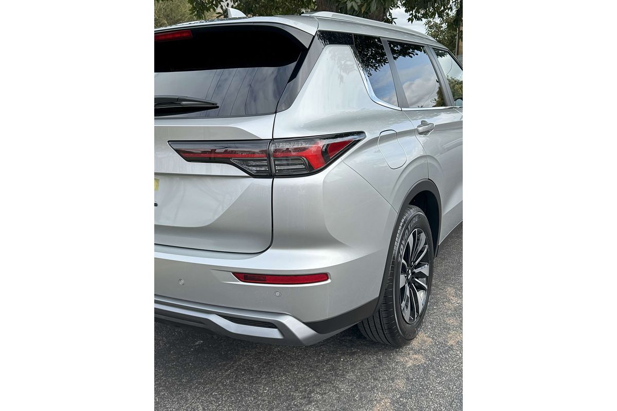 2025 Mitsubishi Outlander LS ZM