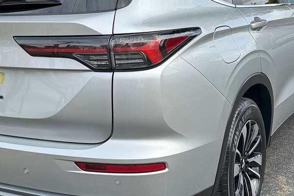 2025 Mitsubishi Outlander LS ZM