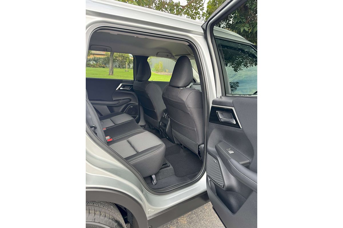 2025 Mitsubishi Outlander LS ZM