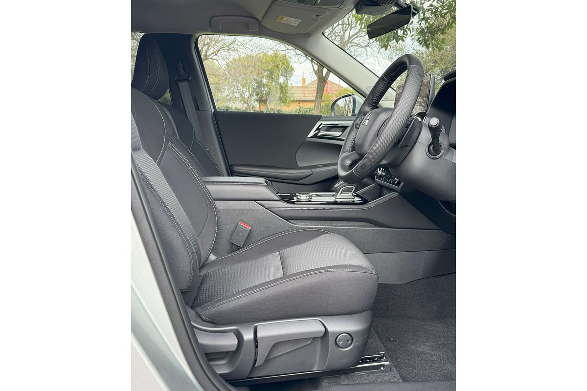 2025 Mitsubishi Outlander LS ZM