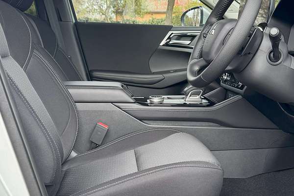 2025 Mitsubishi Outlander LS ZM