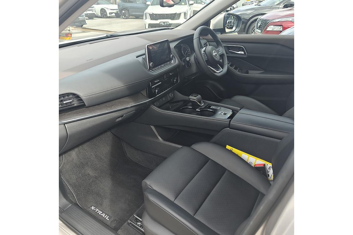 2024 Nissan X-TRAIL ST-L T33