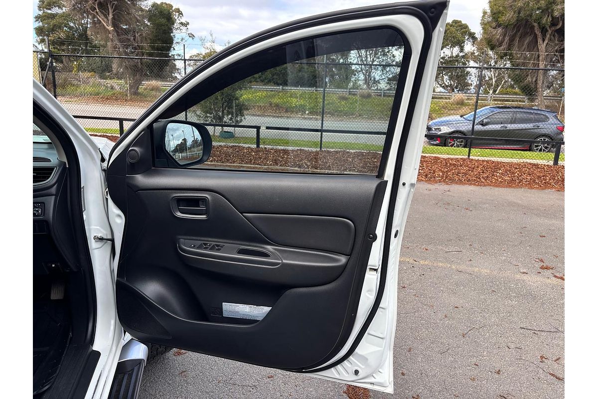 2019 Mitsubishi Triton GLX MR 4X4