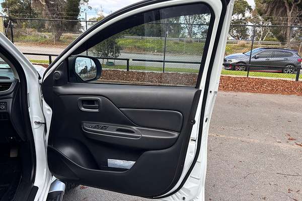 2019 Mitsubishi Triton GLX MR 4X4
