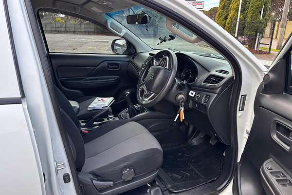 2019 Mitsubishi Triton GLX MR 4X4