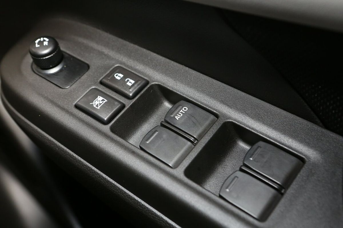 2025 Suzuki Swift Hybrid Plus UZ