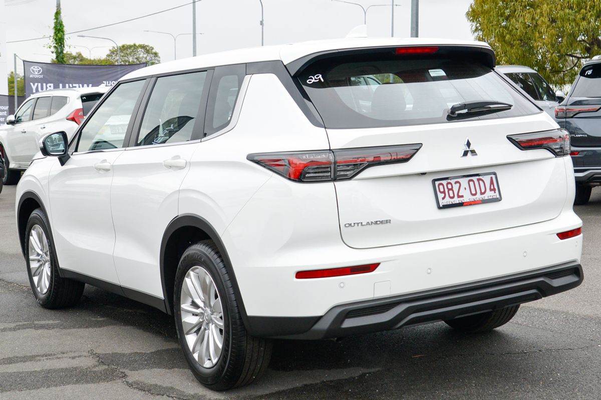 2025 Mitsubishi Outlander ES ZM