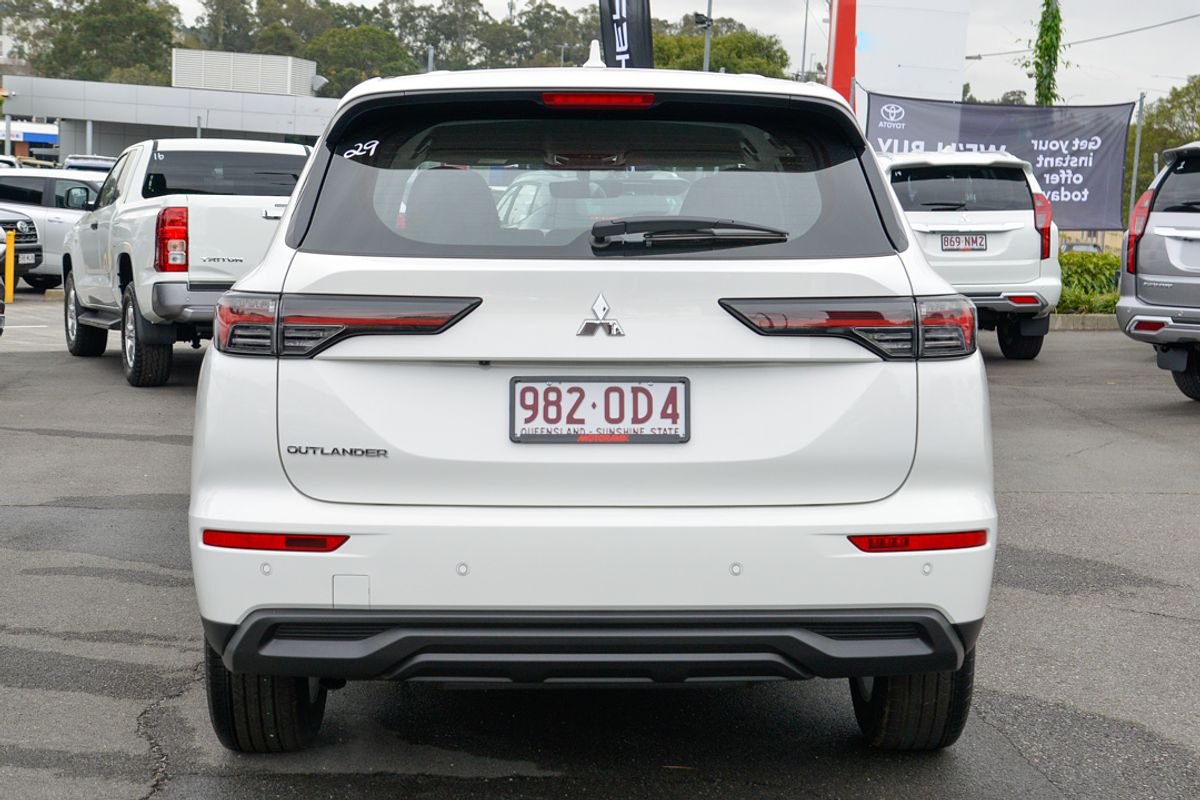 2025 Mitsubishi Outlander ES ZM