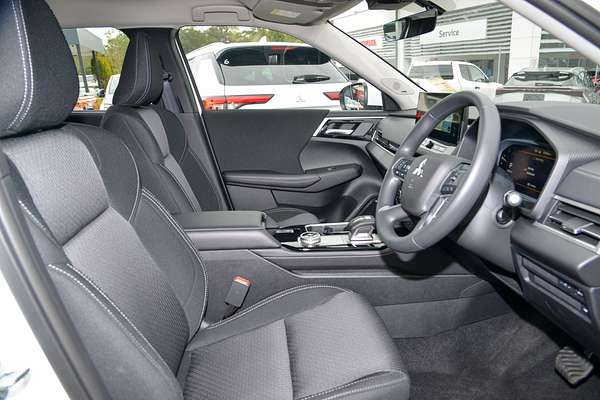2025 Mitsubishi Outlander ES ZM